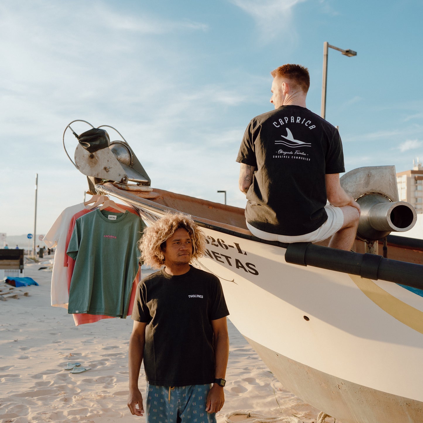 T-Shirt Twolines - caparica single fin /black